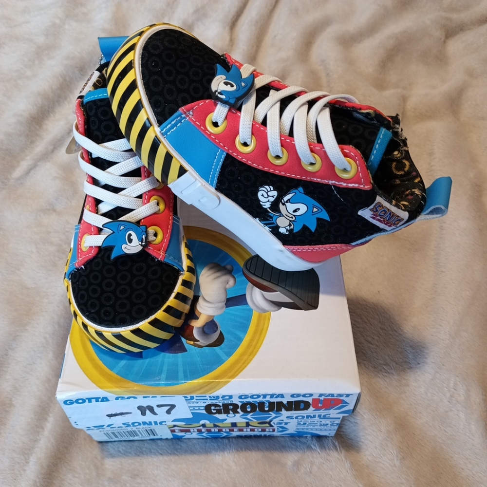 Groundup sonic the hedgehog higtop shoes 7c